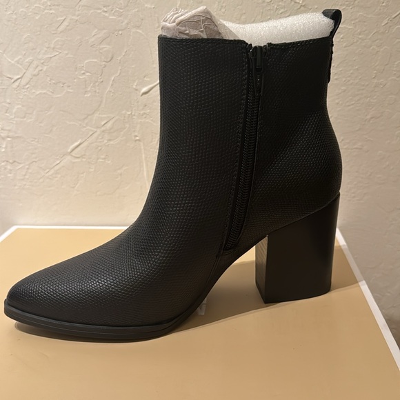 Black ankle boots - Picture 4 of 6